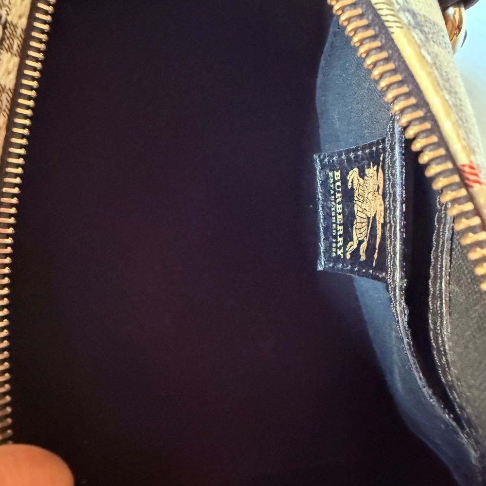 Authentic Burberry Boston Medium Bag. - Picture 5 of 17
